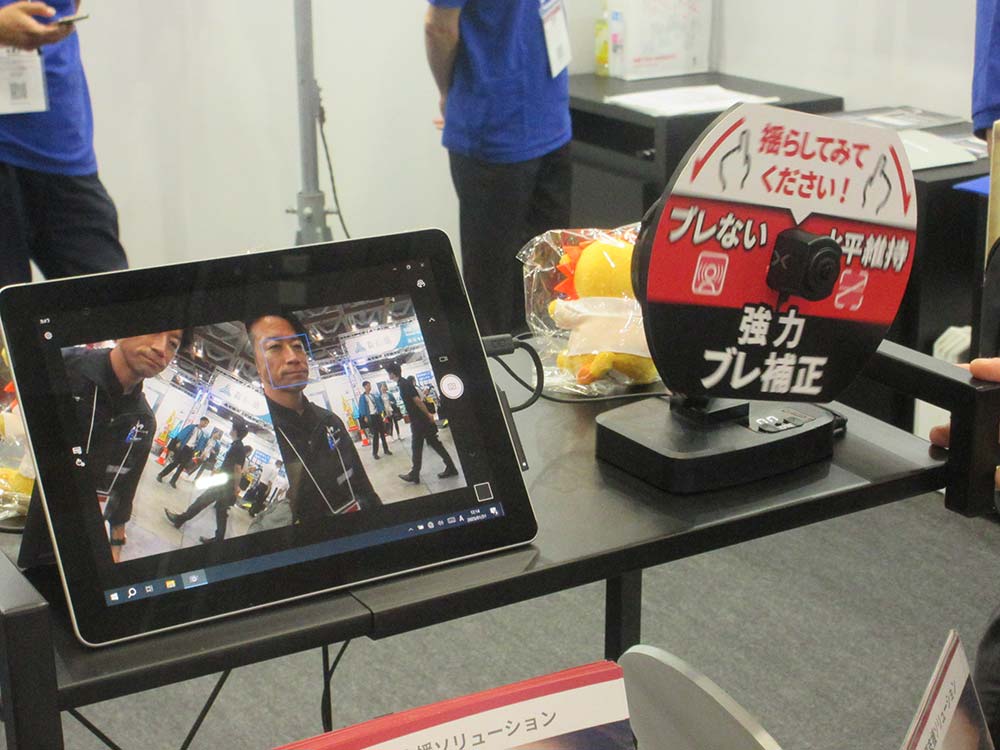 日東工業グループの展示では以外にもウエアラブルカメラが注目の的