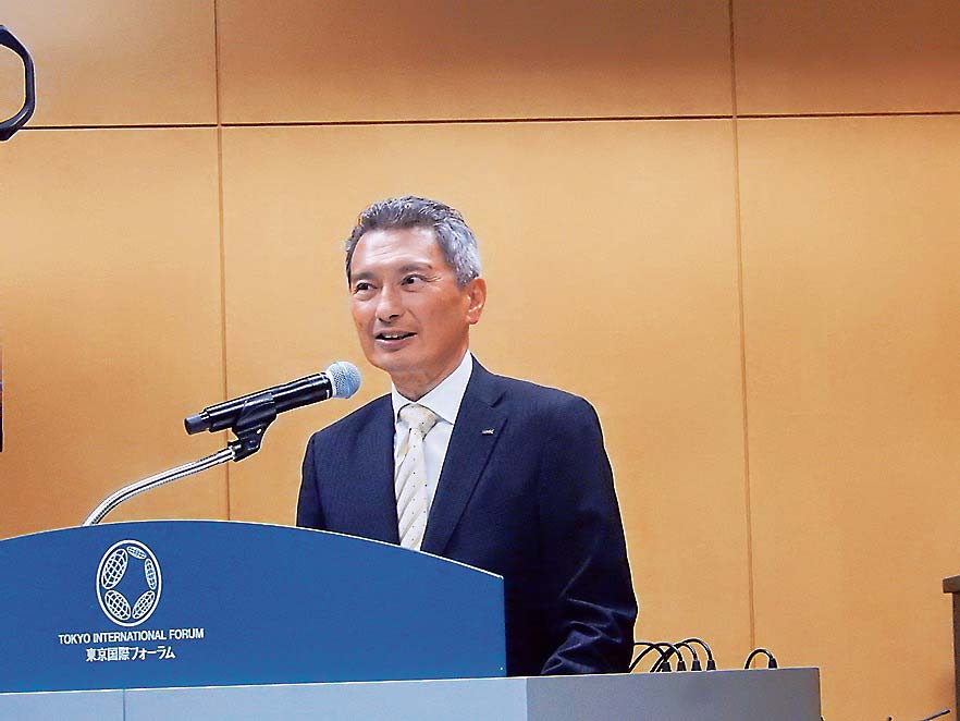 創業以来の歩みを説明する池田社長