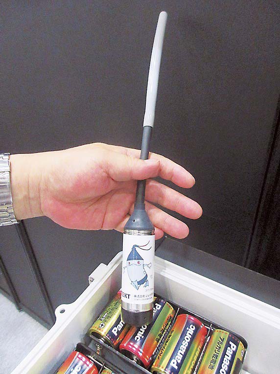 ジェイテクトは乾電池で動作する水位計のシステムを展示