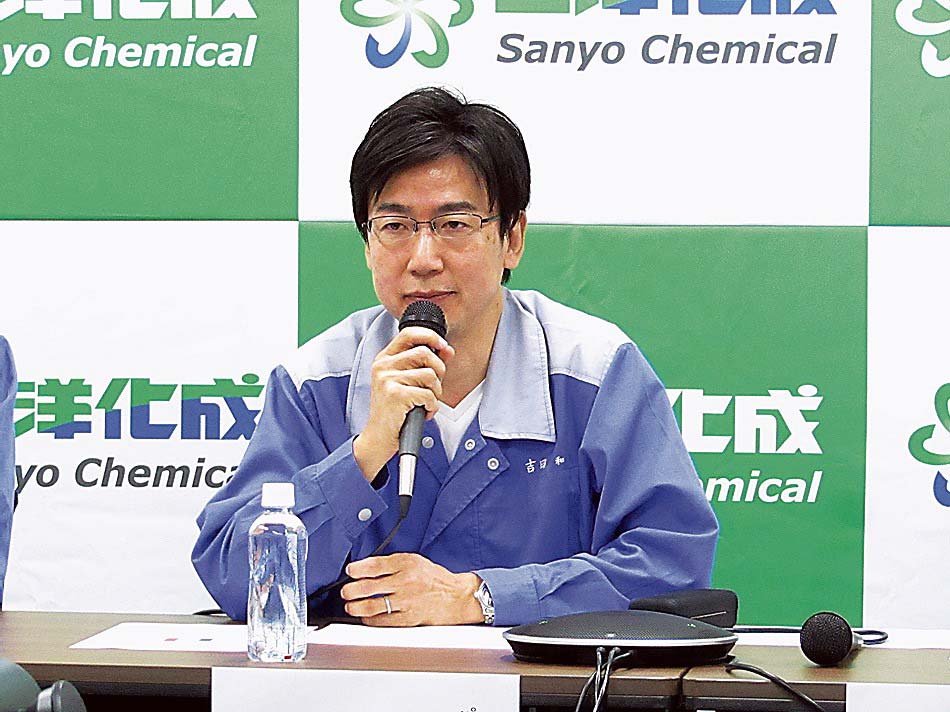 説明する吉田部長