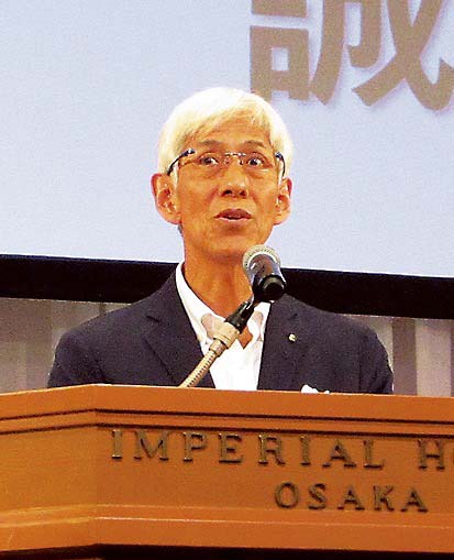 あいさつする文挾会長