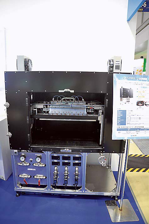 新薬の開発を行う製薬会社などに向けて提案する「パルスドキセノン照射試験機」