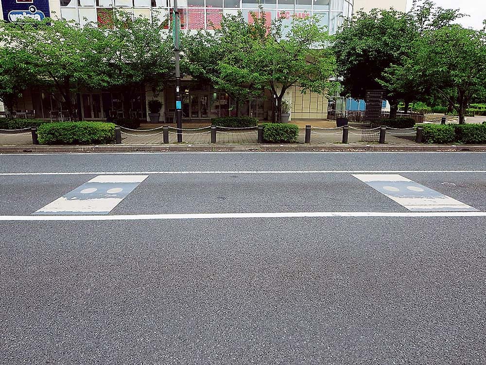 コイルが埋設された道路