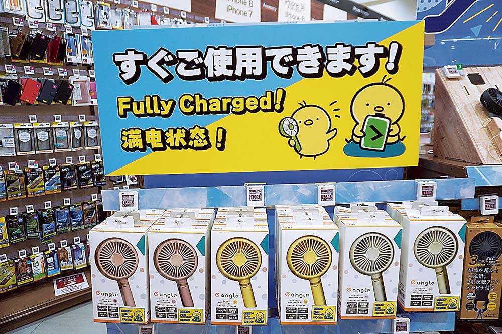外国人観光客に人気のハンディーファン