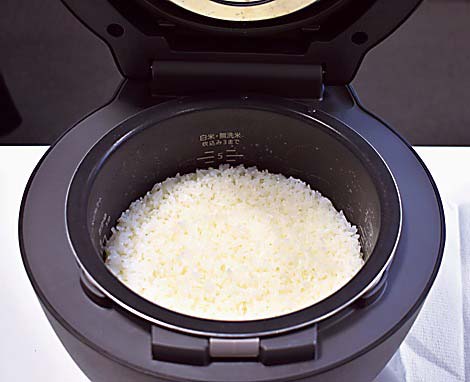 「Wおどり炊き」と「ビストロ匠技AI」で新米も、古米もおいしく炊き上げる