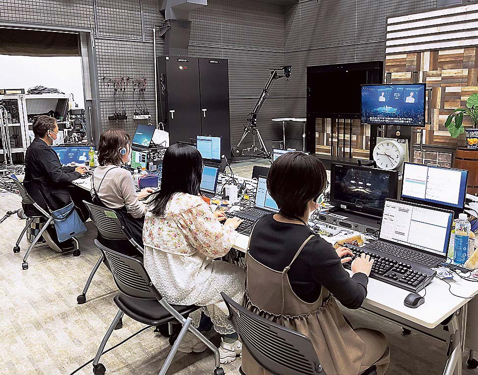 韓国との映像伝送サービスでは同時字幕通訳なども行った