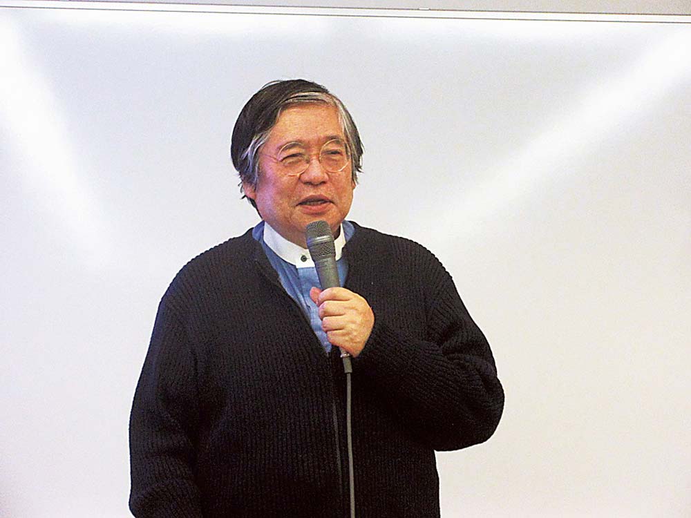 日本パーソナルコンピューター博物館プレオープンに際しあいさつする西氏＝神奈川県小田原市