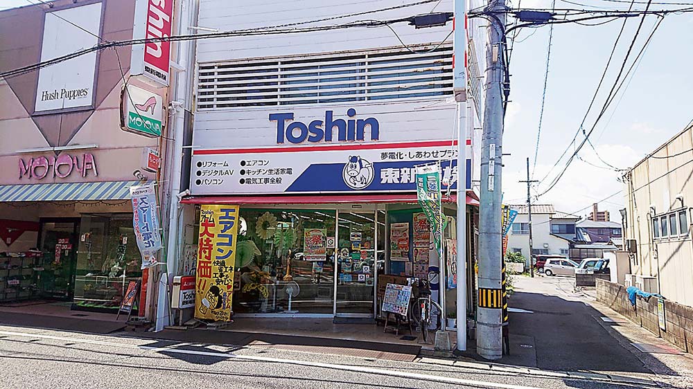 秋商戦に向けて蓄電池などを提案する東新電機の店舗