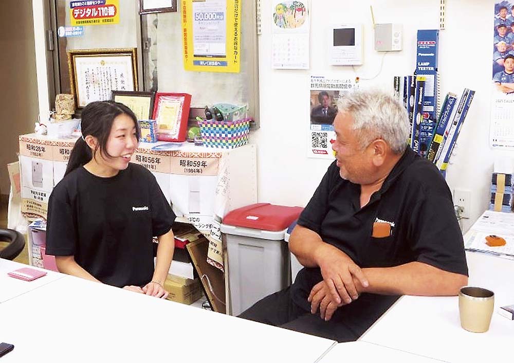 お客や従業員と交流を深めた