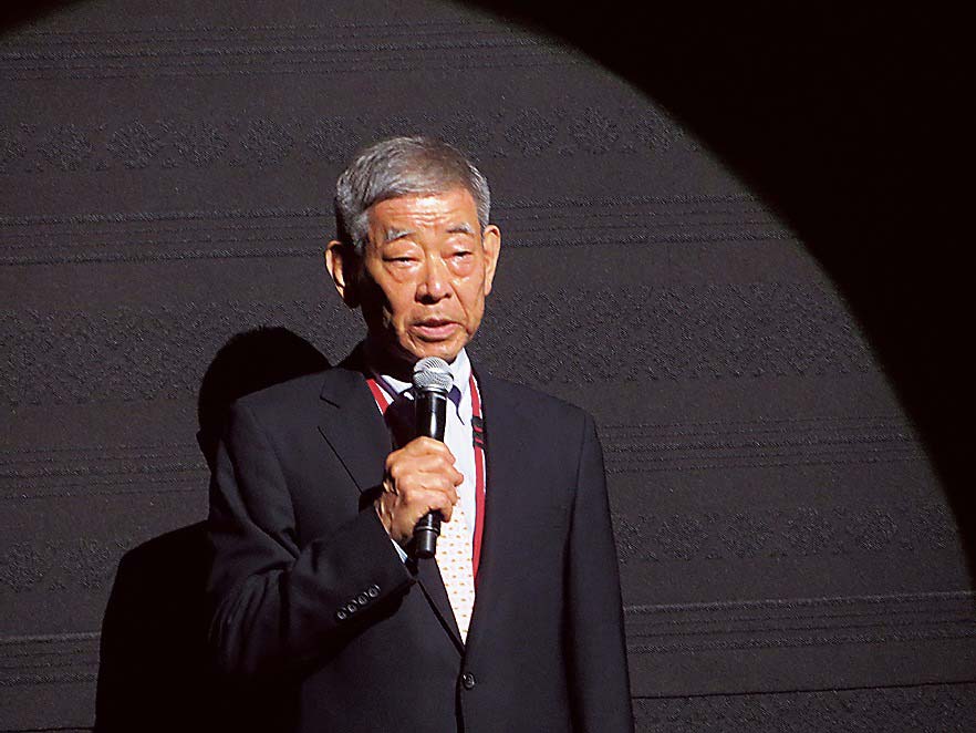 あいさつする印藤組合長