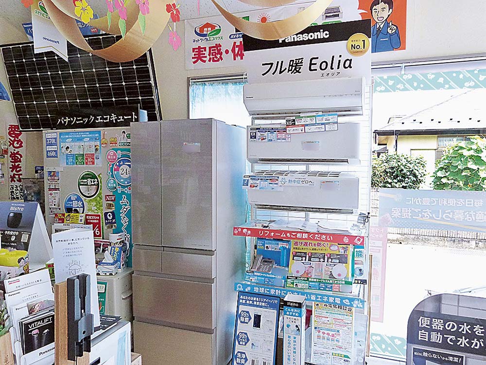 店内にエアコンを展示して訴求