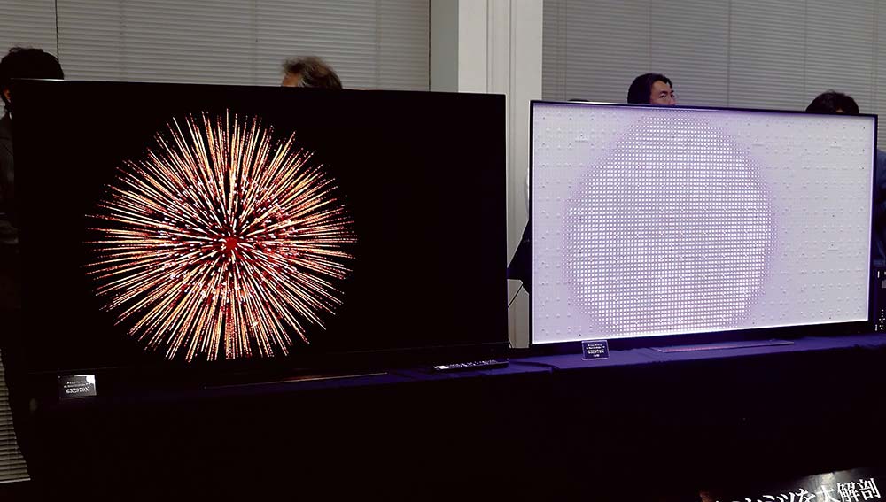 ミニLEDを背面に敷き詰め、点灯を細かく制御することで高コントラストを実現した（写真はTVS REGZA）