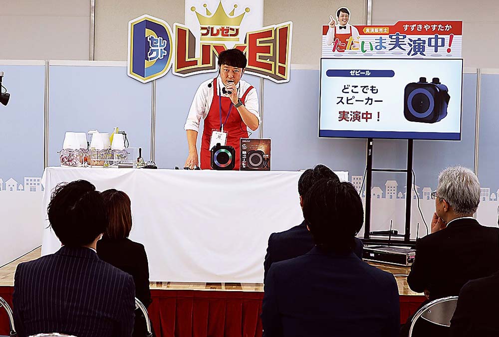 「2025商談会」でも実演販売士が販促ポイントを説明した