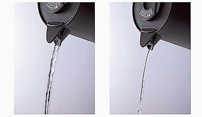 使用シーンによって2種類の注ぎ方ができる電気ケトル