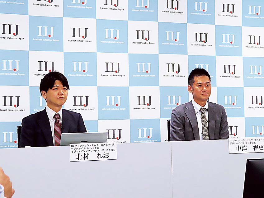 DX新ソリューションで登壇した中津部長（右）と北村課長代行