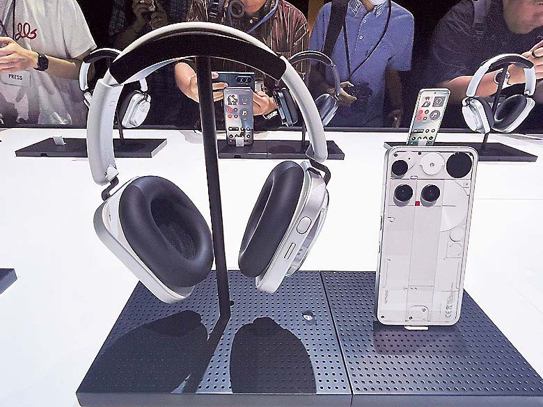 Headphone（1）（左）とPhone（3）