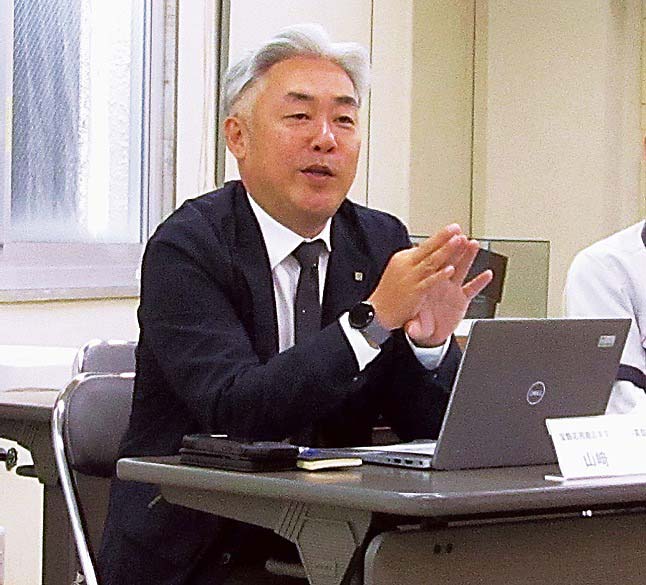 説明する山﨑副事業部長