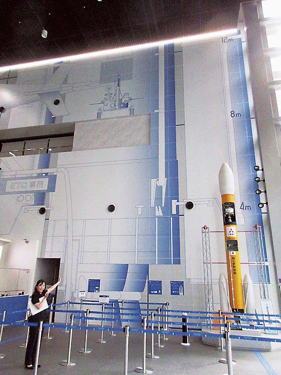 H3ロケットのグラフィックが目を引く