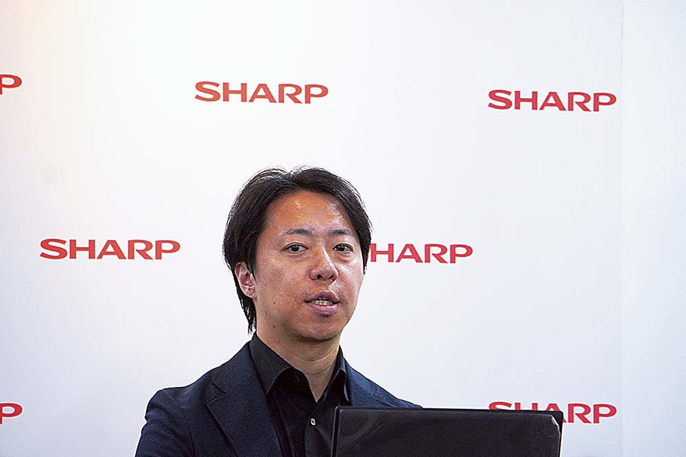 BtoB事業と海外事業の取り組みを説明する永峯SAS事業本部長