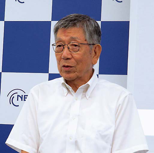 開発品について語る橋本会長