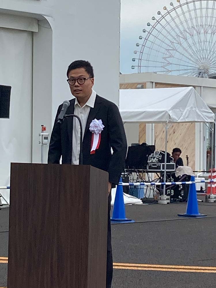 あいさつする福澤CEO