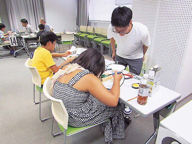 はんだごてを使い作製した