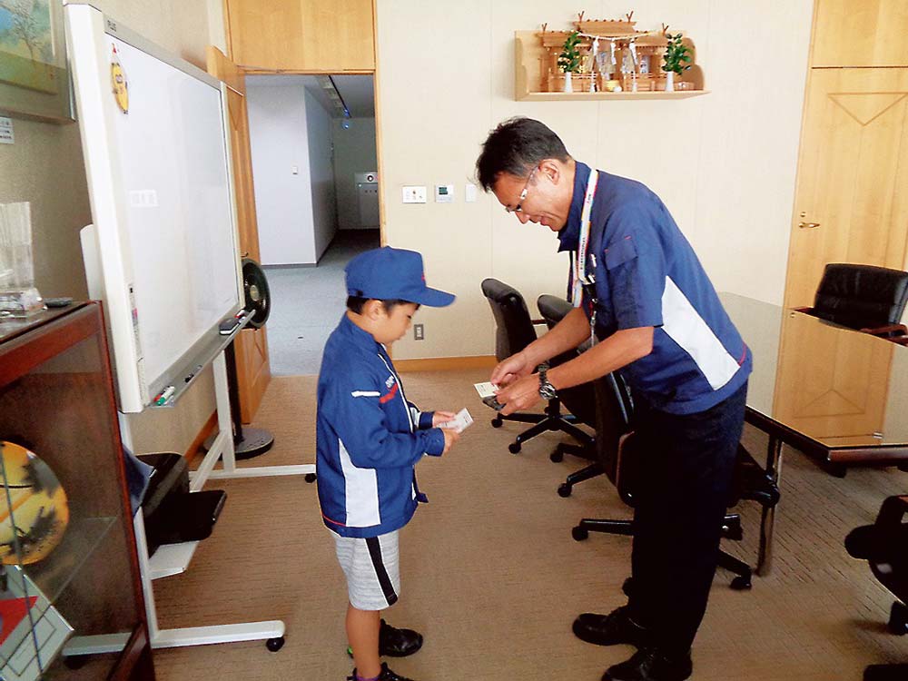 所長室で所長と名刺交換