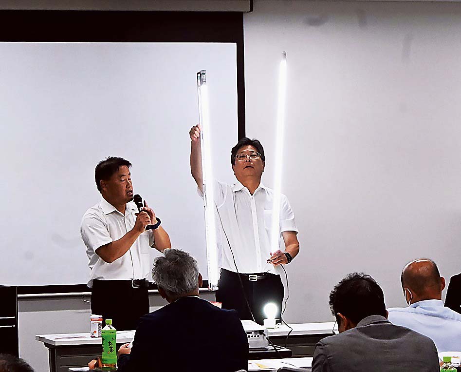 光洋電機が実物を持ち商品紹介