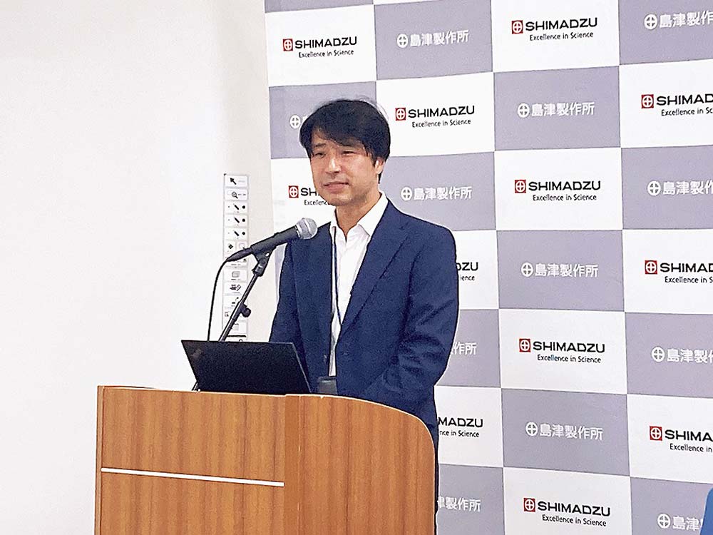 説明する小倉統括部長