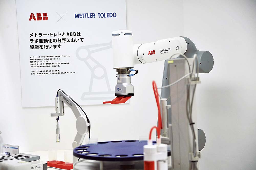 ABBの協働ロボット「GoFa」と分析機器のデモを実施