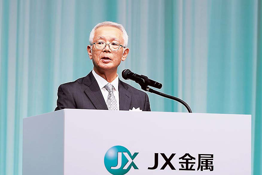 あいさつする村山誠一会長