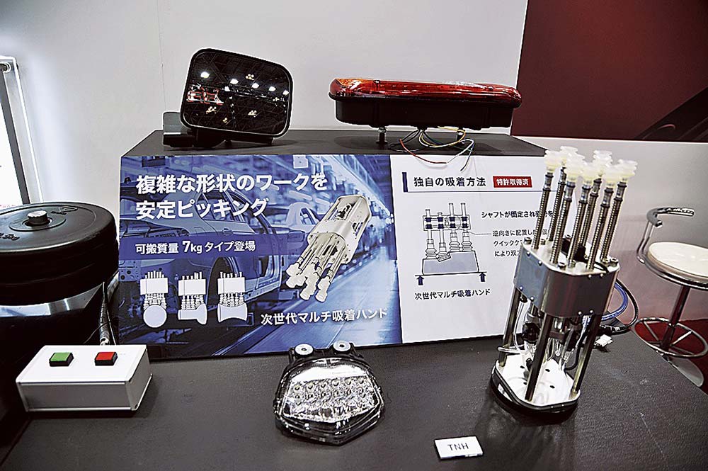 次世代マルチ吸着ハンドの実機展示にも関心が集まった