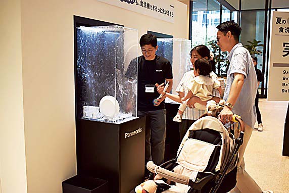 食器洗浄の実演では、短時間に洗い流す洗浄力の強さを実感できた