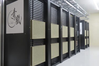 「高性能を味わって」　工科大、エヌビディア製GPU搭載スパコン「青嵐」公開