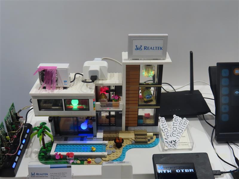 リアルテックのデモ。エアコンや電灯を操作