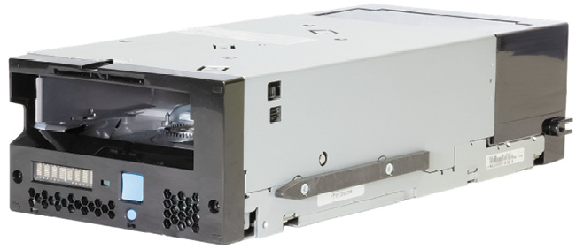 富士フイルムとIBMが23年に発表したSrFe素材を生かした磁気テープ記憶装置（出所＝IBM）