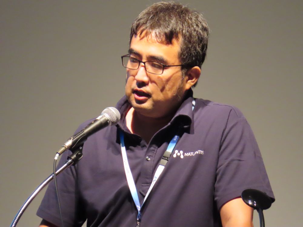 岡野原社長は「実験科学と計算化学の融合が究極的な目標」と力を込める＝8日、東京都品川区