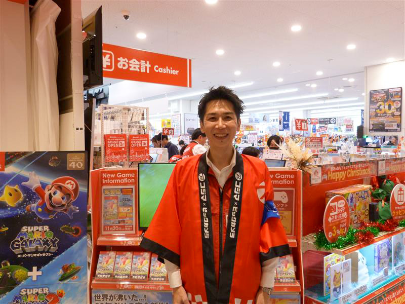 「新店での勤務は初めて」と話す高鍬店長は、来店客の希望に応えていく考えを強調した