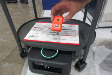 工場ロボットの“接触事故” 超音波で防げ ネクスティが高精度位置センサー