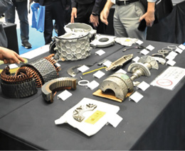 中国EVのモーターなどの分解展示も人気を集めた