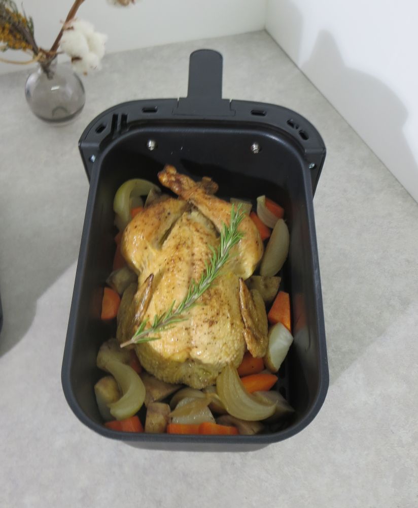 大容量の縦長バスケット