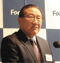 開所式でサーモモジュール事業の沿革などを説明する賀社長