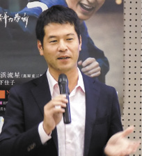 生成AIについて説明する牧野社長