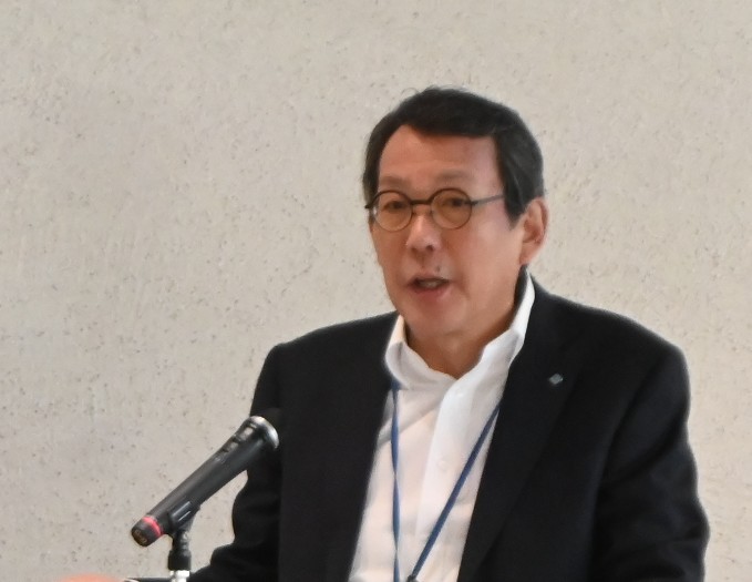 DS事業の強化を説明する小林社長