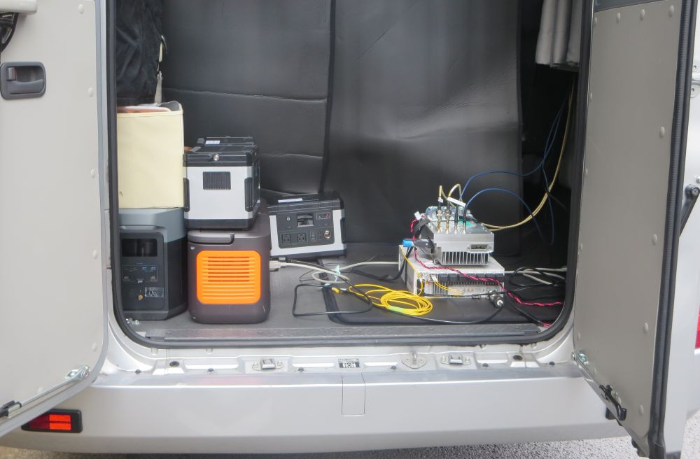実験用車両に搭載している受信機