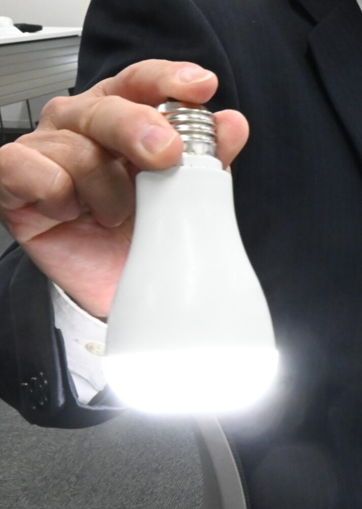 手持ちの電灯にもなる蓄電池型LED