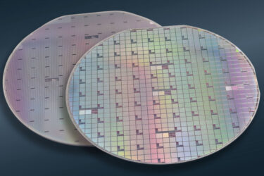 オンセミ、GaN基板にGaN層を成長させたパワー半導体「vGaN」電流を垂直に通しサイズ3分の1に 