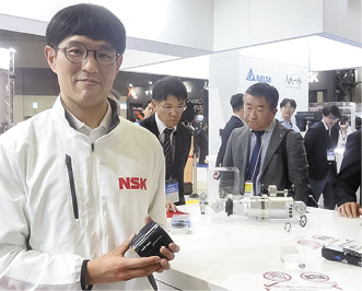 ロータリーアクチュエータを担当する岩﨑氏