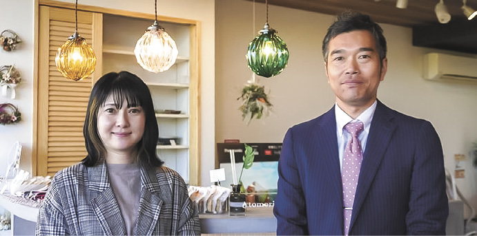 谷向社長（右）と紗耶さん