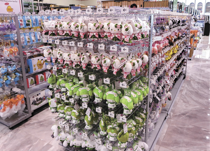 団体客に対応できるよう、商品展示数も重視する